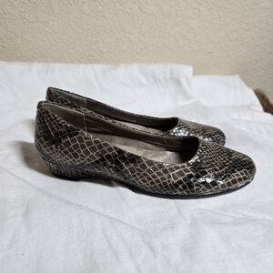 Aerosole "Good Times" Faux Snake Wedge Flat Size 7